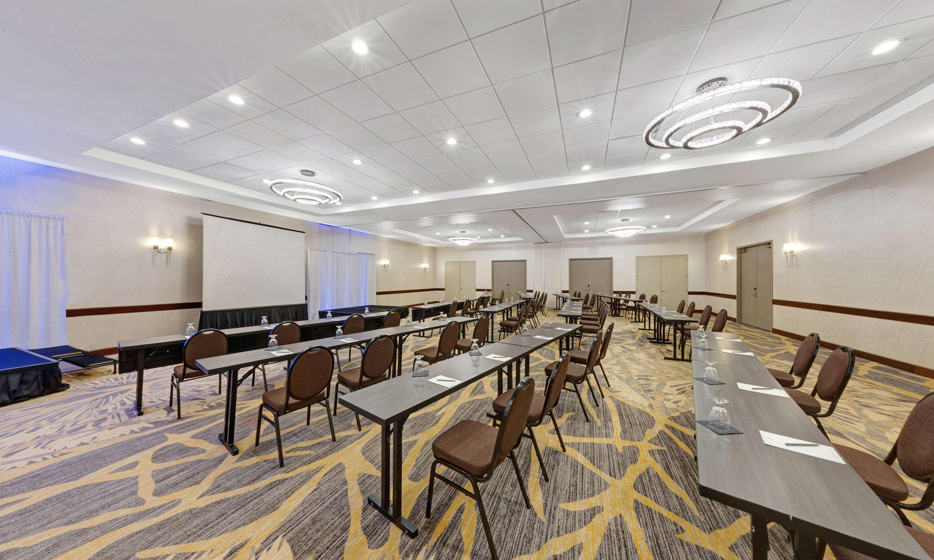 Embassy Suites By Hilton Milwaukee Brookfield Extérieur photo