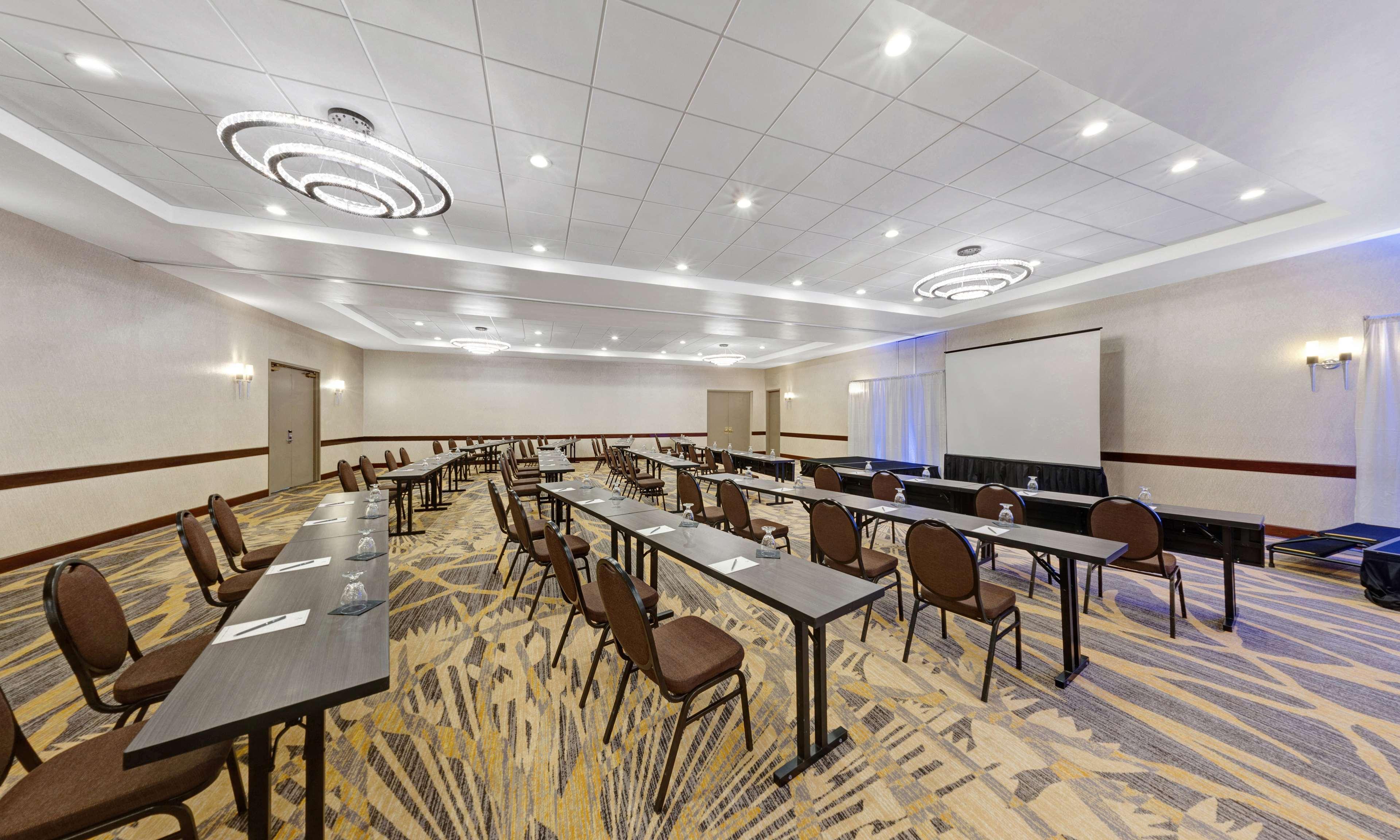 Embassy Suites By Hilton Milwaukee Brookfield Extérieur photo