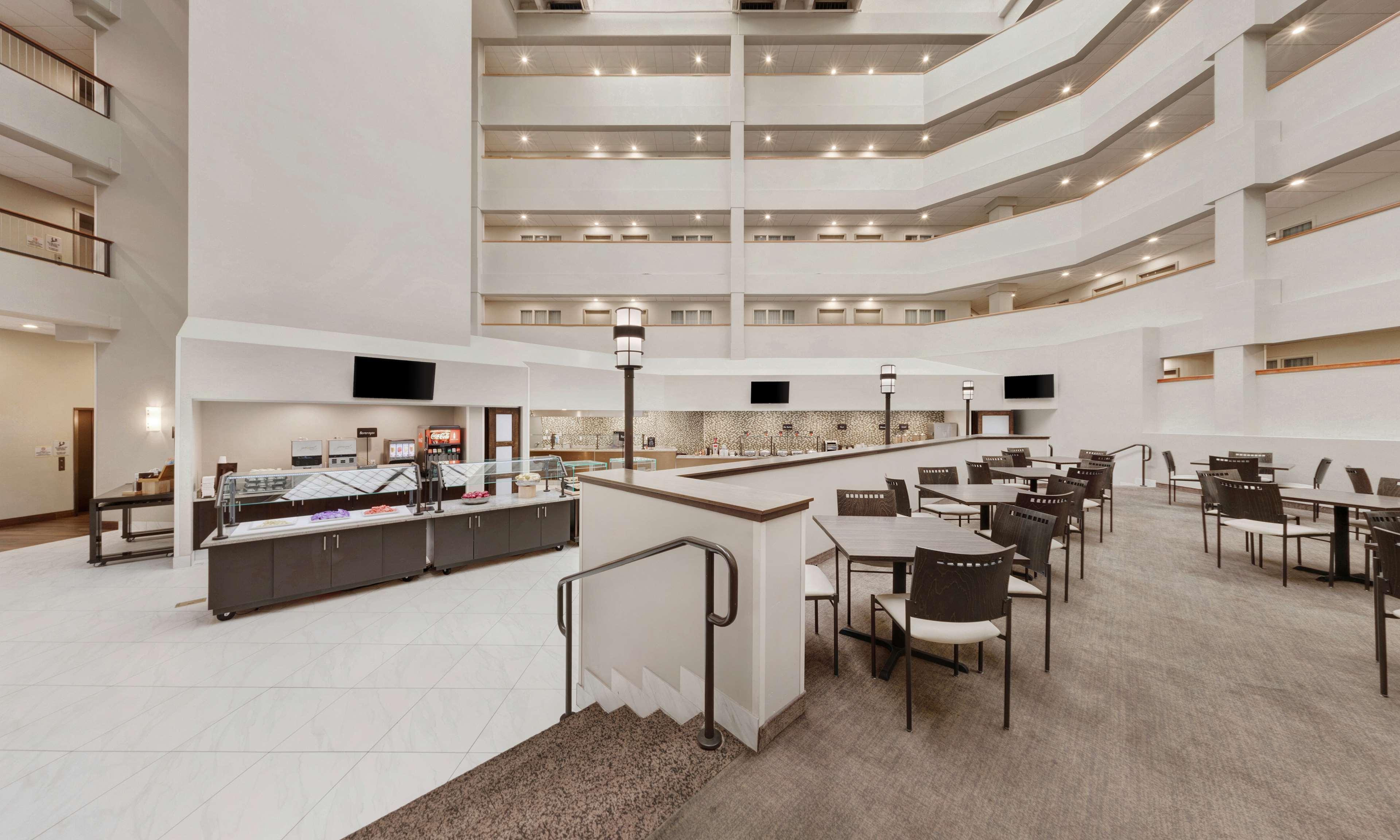 Embassy Suites By Hilton Milwaukee Brookfield Extérieur photo