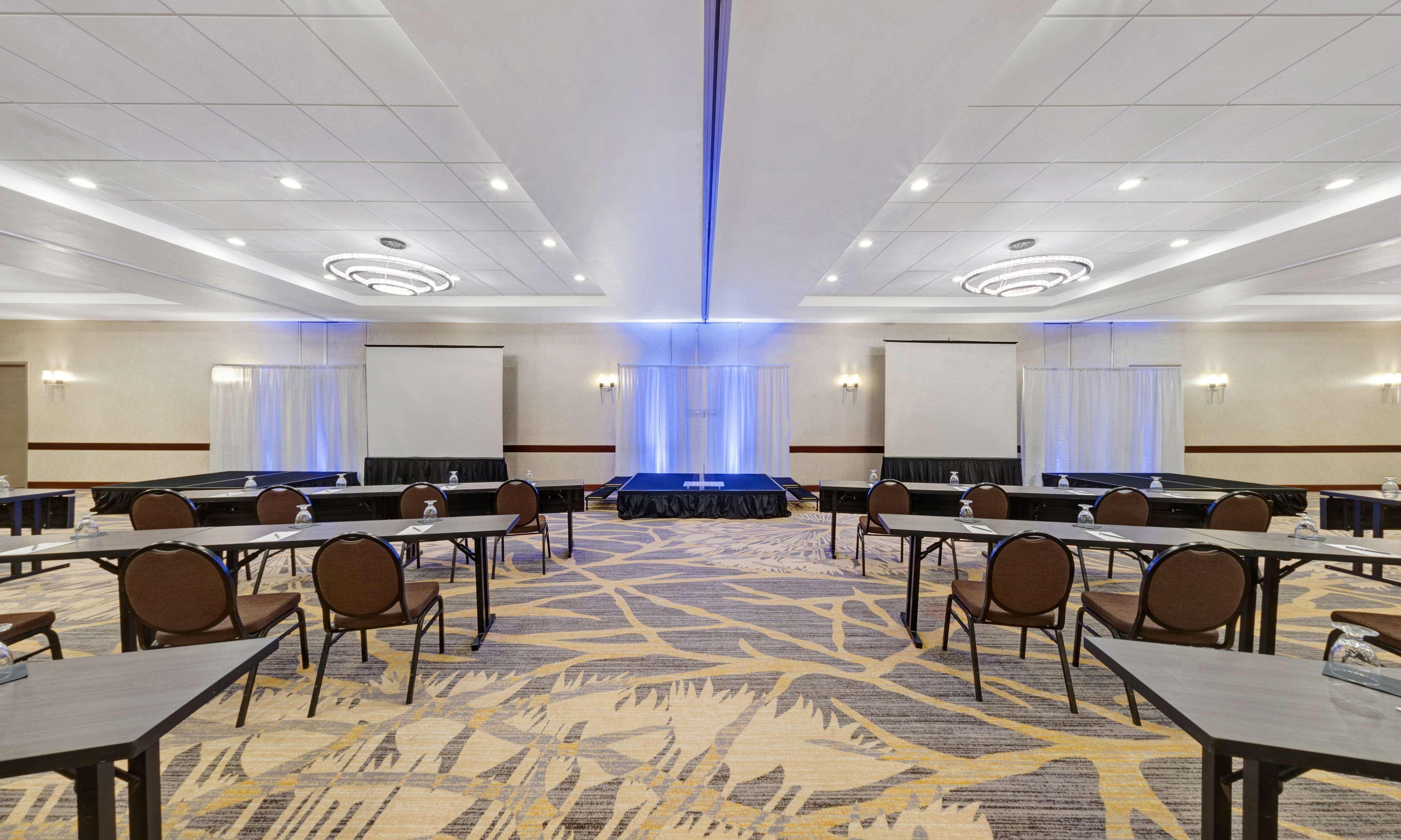 Embassy Suites By Hilton Milwaukee Brookfield Extérieur photo