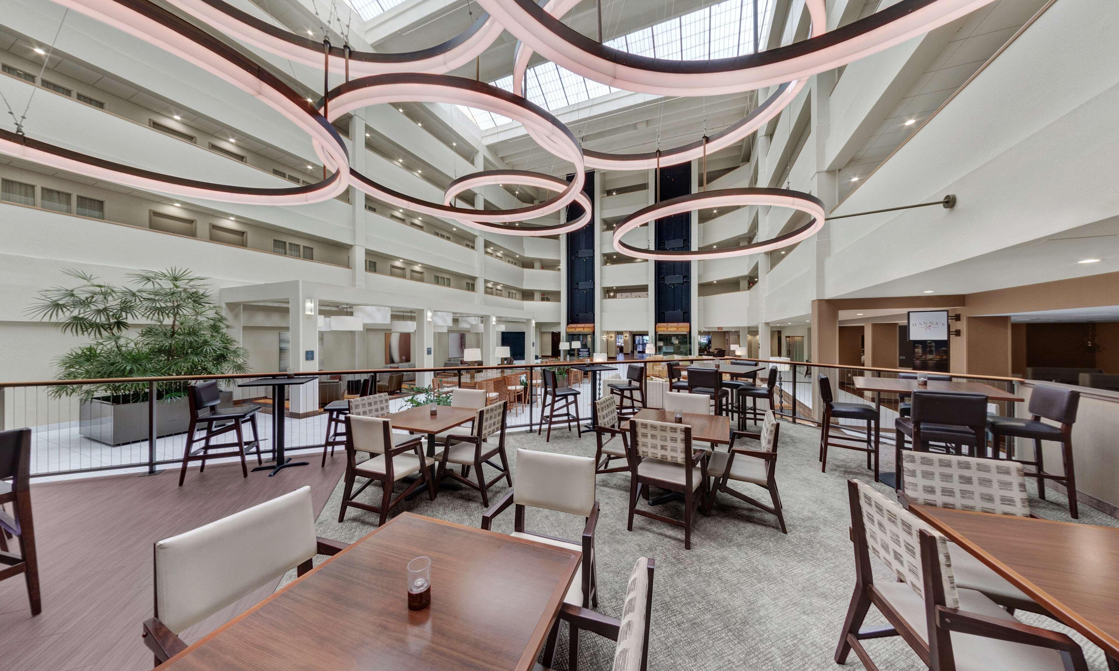 Embassy Suites By Hilton Milwaukee Brookfield Extérieur photo