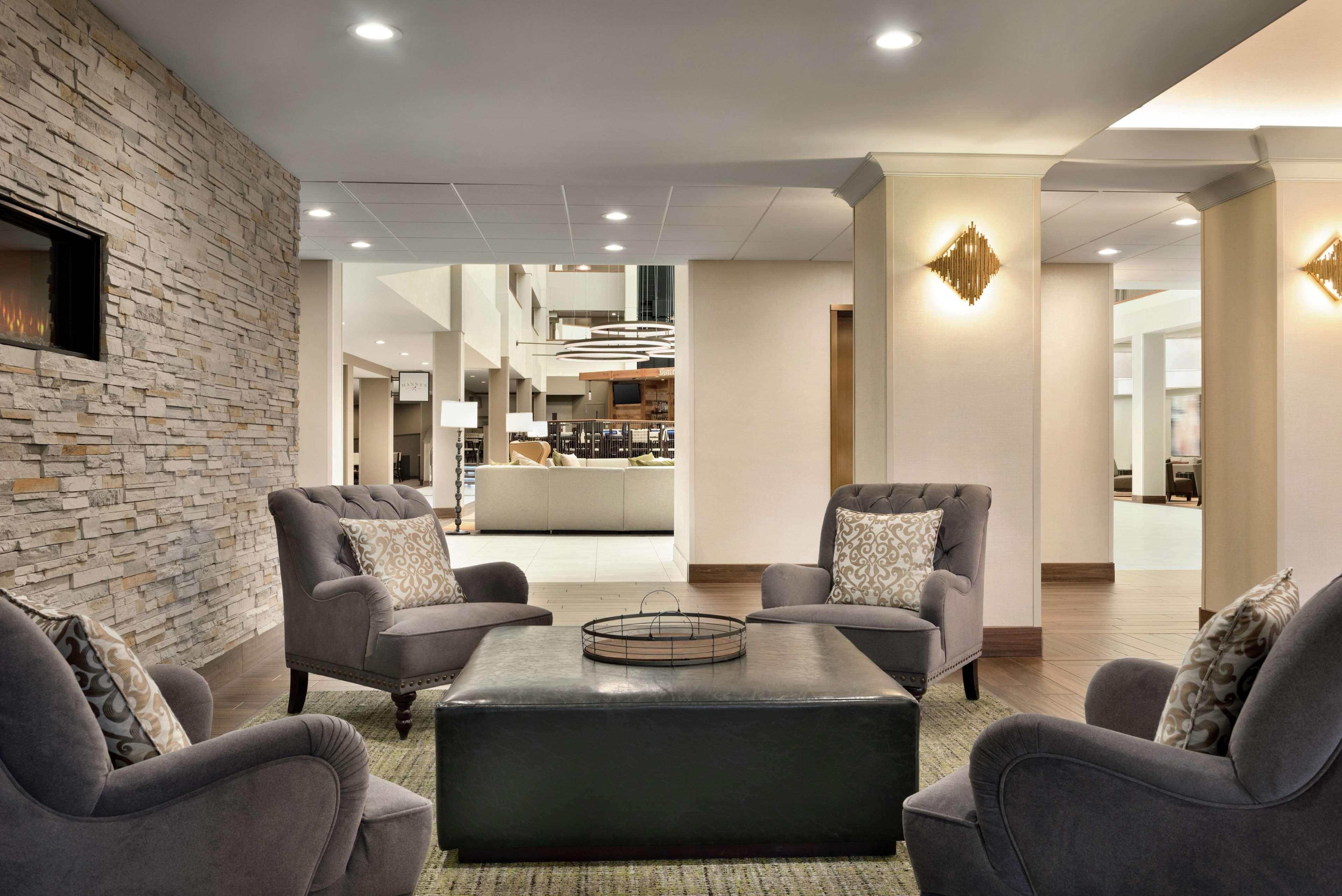 Embassy Suites By Hilton Milwaukee Brookfield Extérieur photo