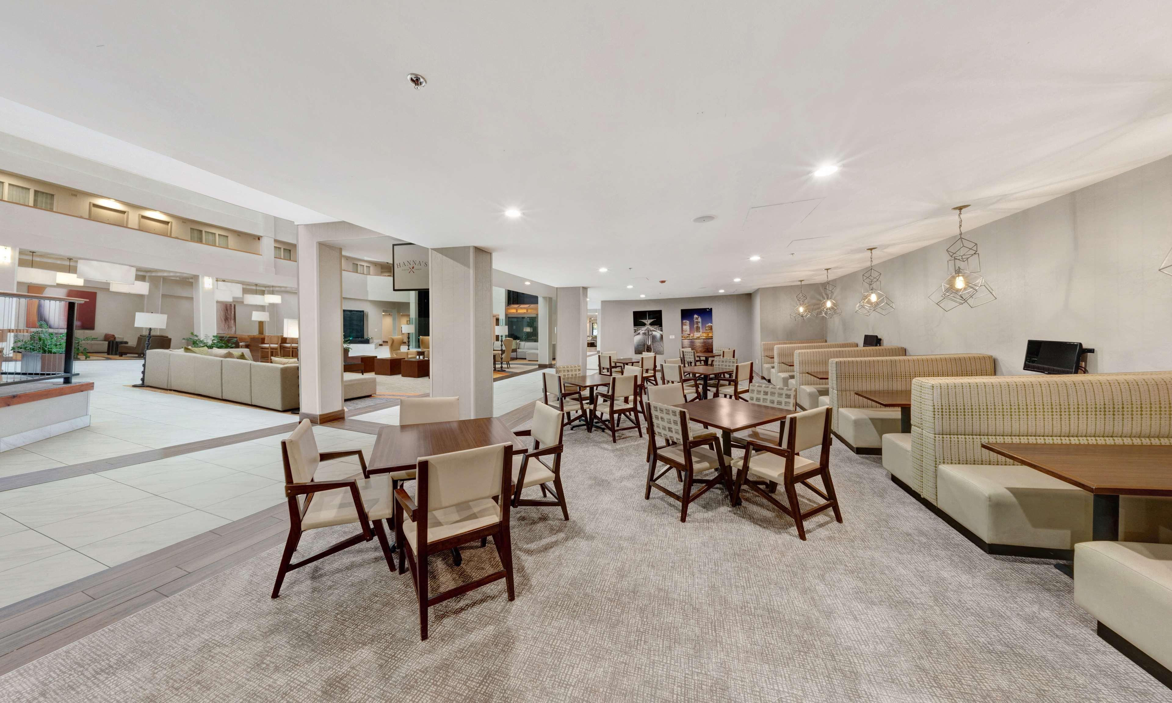 Embassy Suites By Hilton Milwaukee Brookfield Extérieur photo