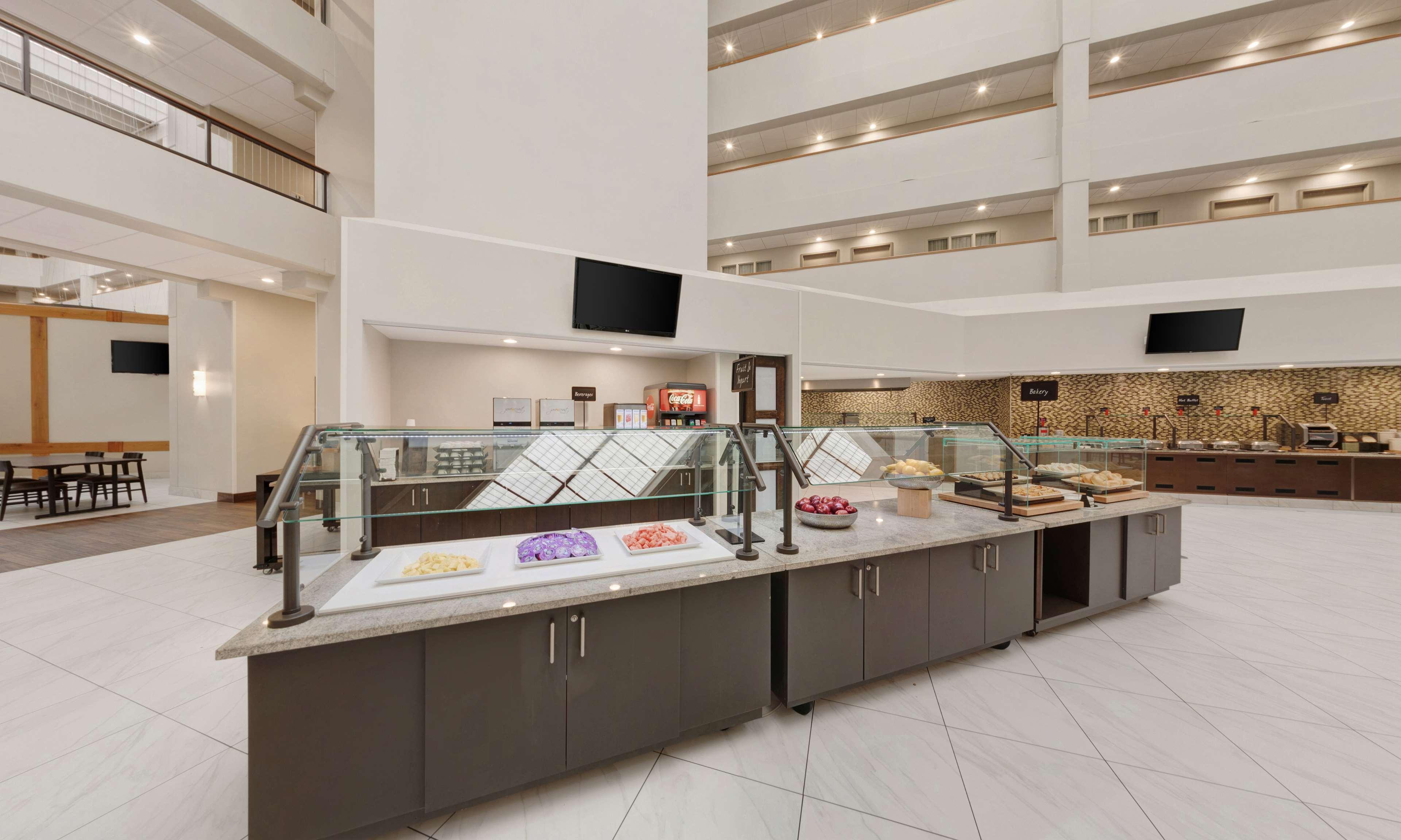 Embassy Suites By Hilton Milwaukee Brookfield Extérieur photo