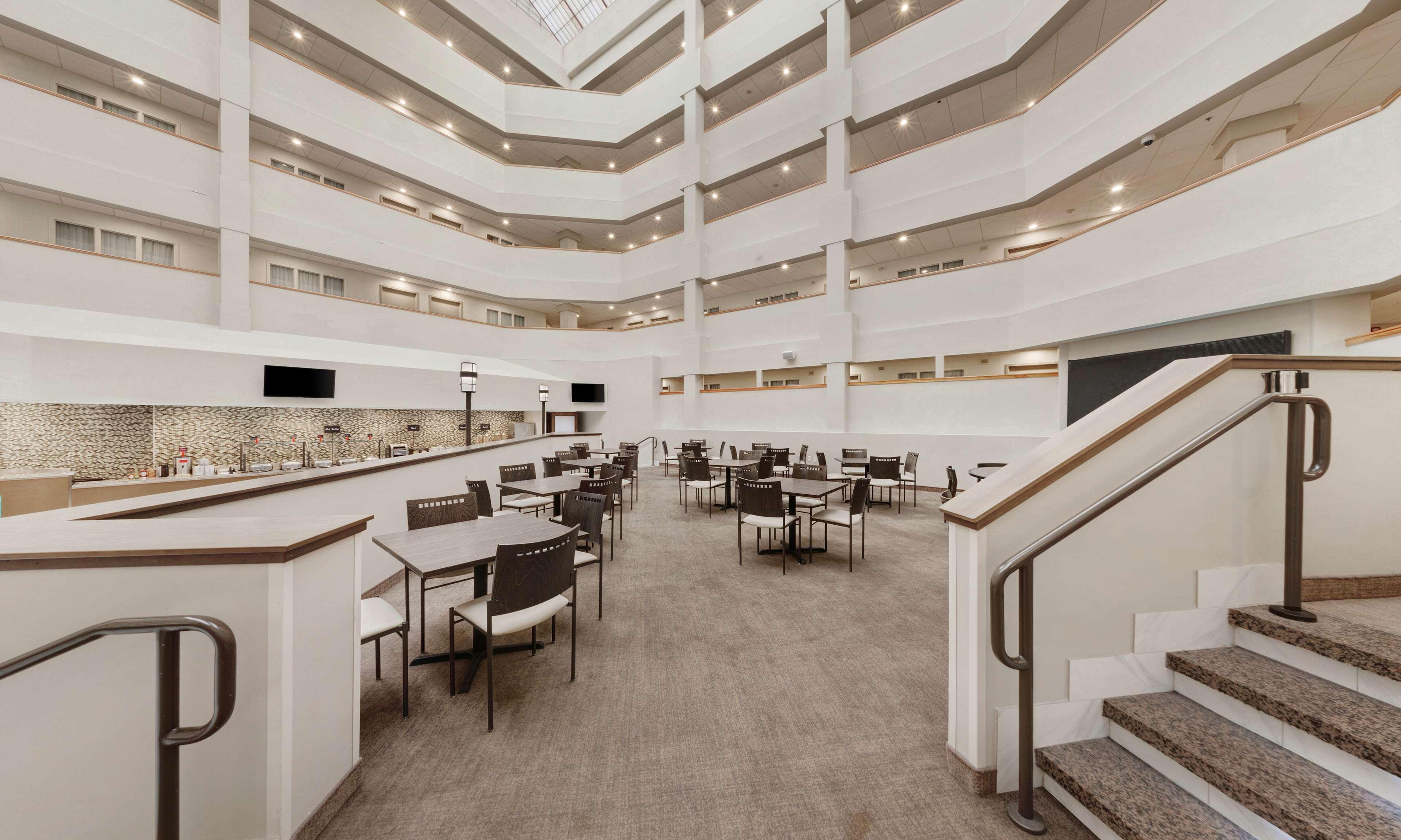 Embassy Suites By Hilton Milwaukee Brookfield Extérieur photo