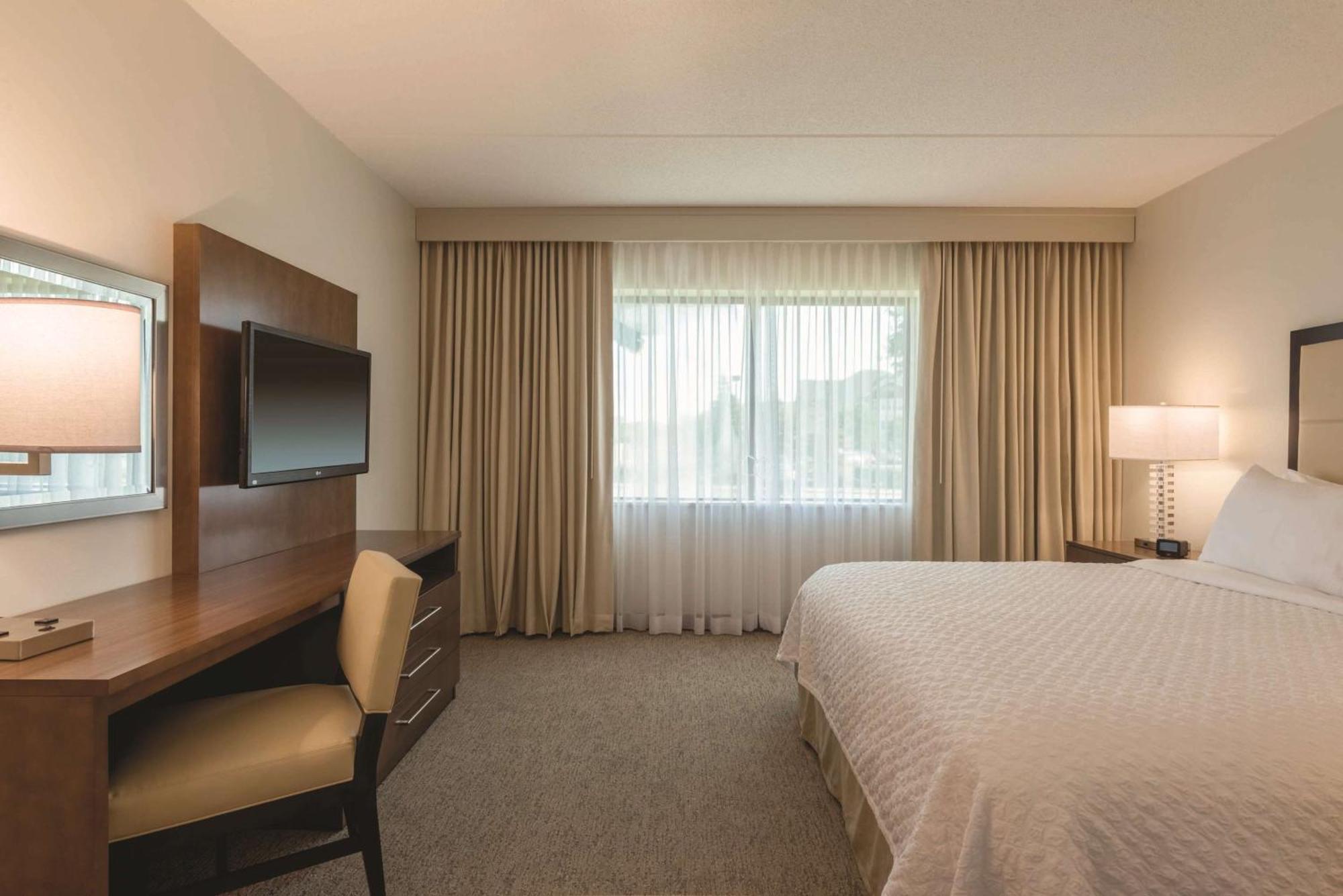Embassy Suites By Hilton Milwaukee Brookfield Extérieur photo