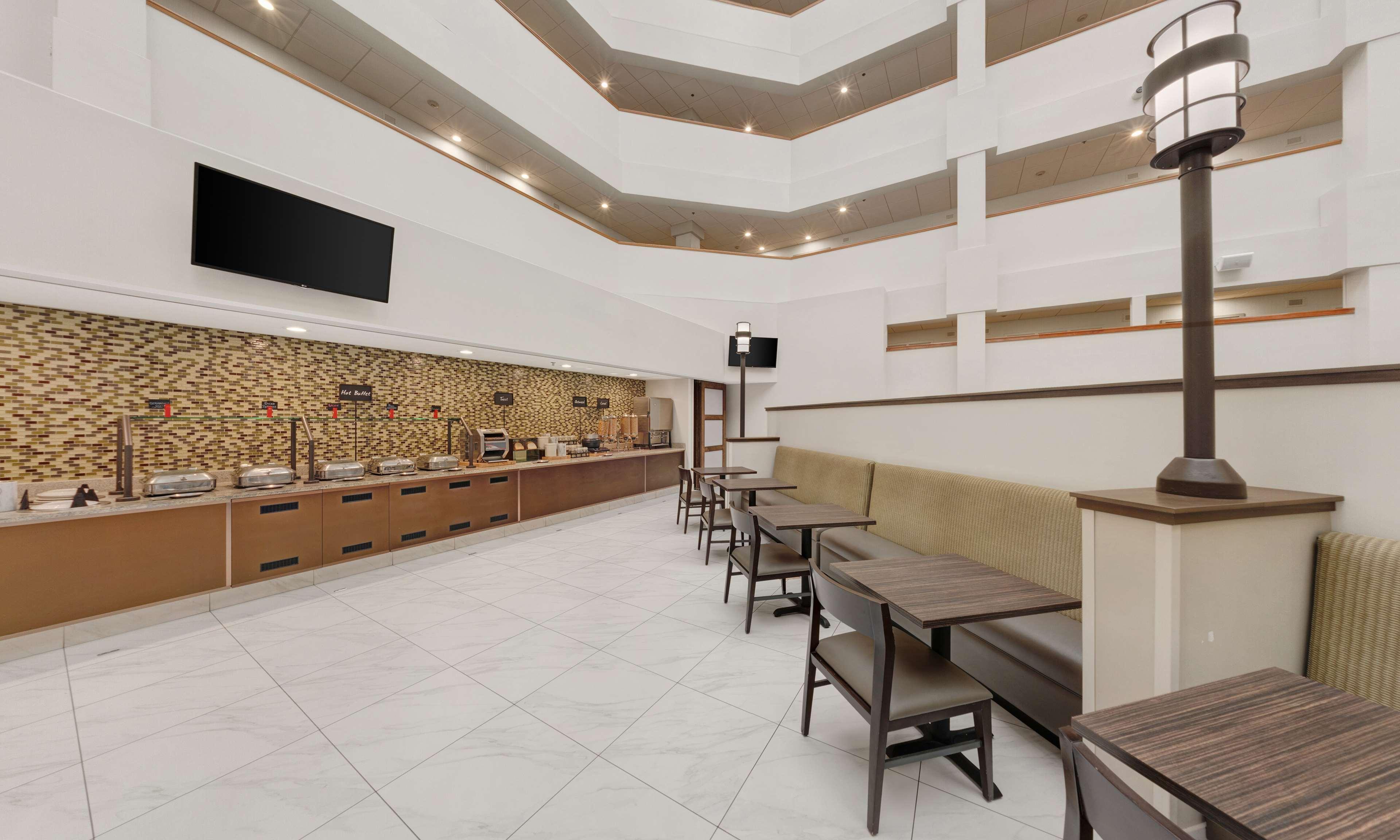 Embassy Suites By Hilton Milwaukee Brookfield Extérieur photo