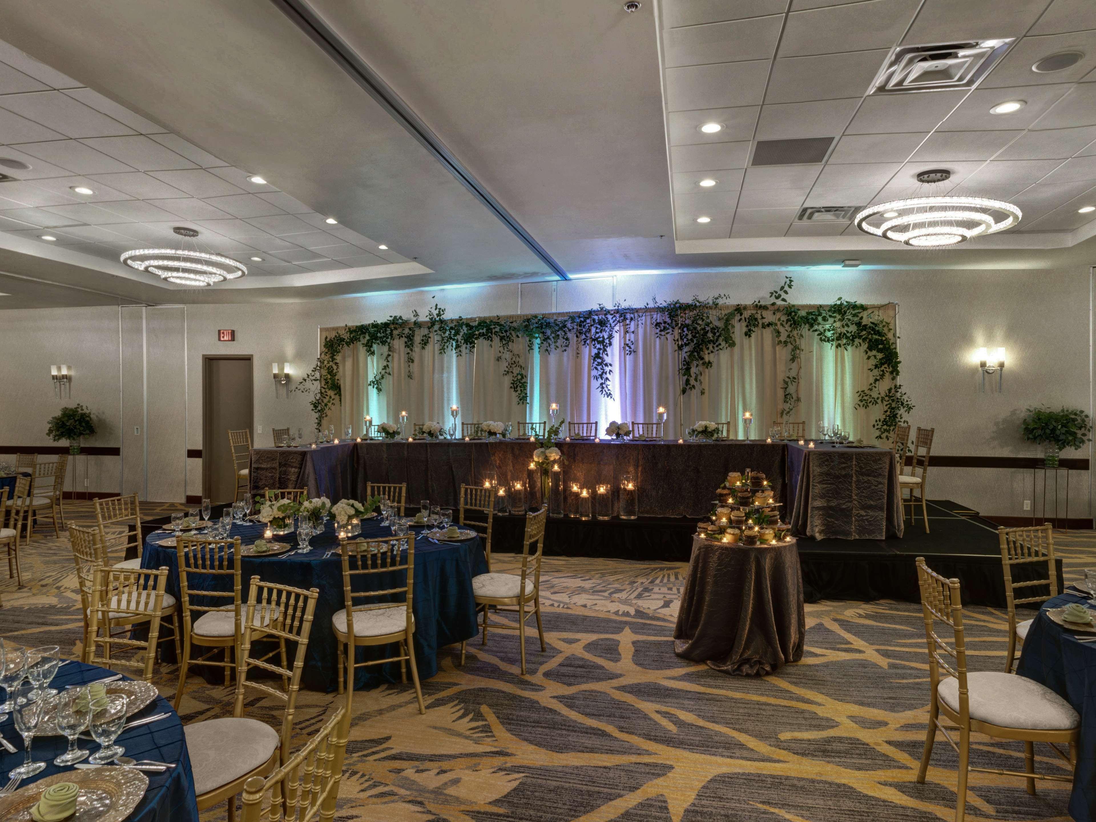 Embassy Suites By Hilton Milwaukee Brookfield Extérieur photo