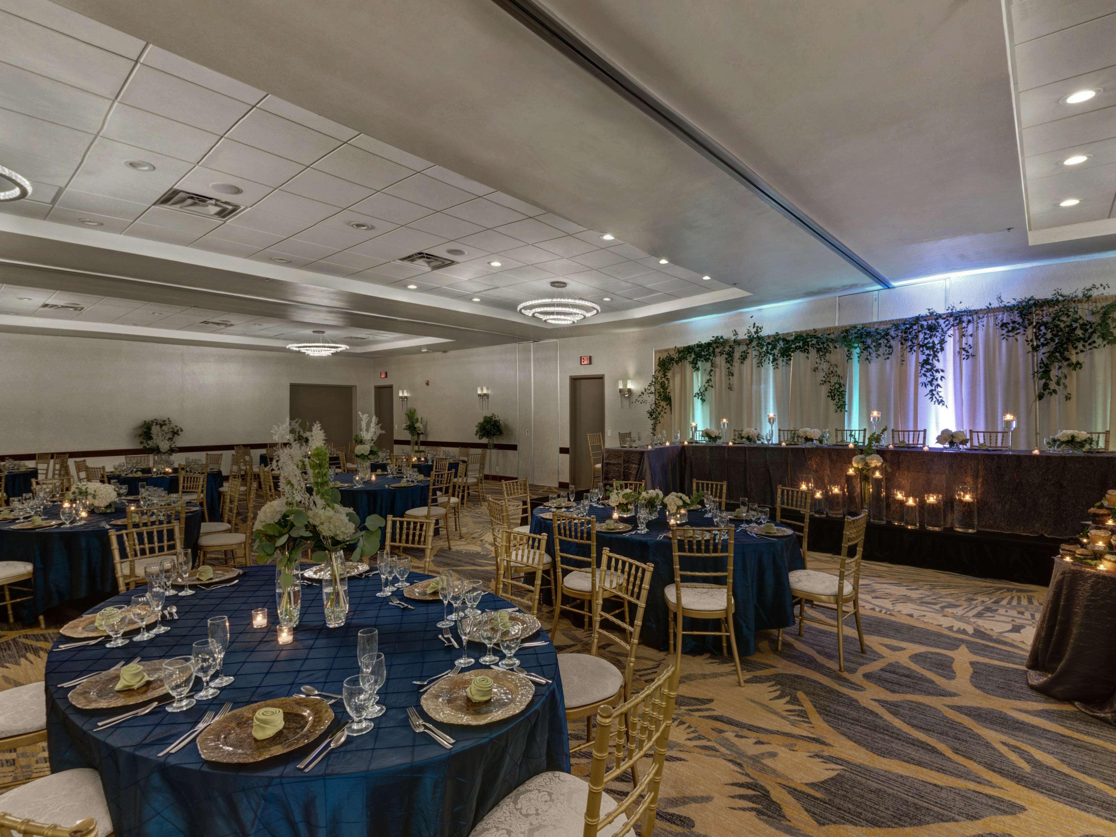Embassy Suites By Hilton Milwaukee Brookfield Extérieur photo