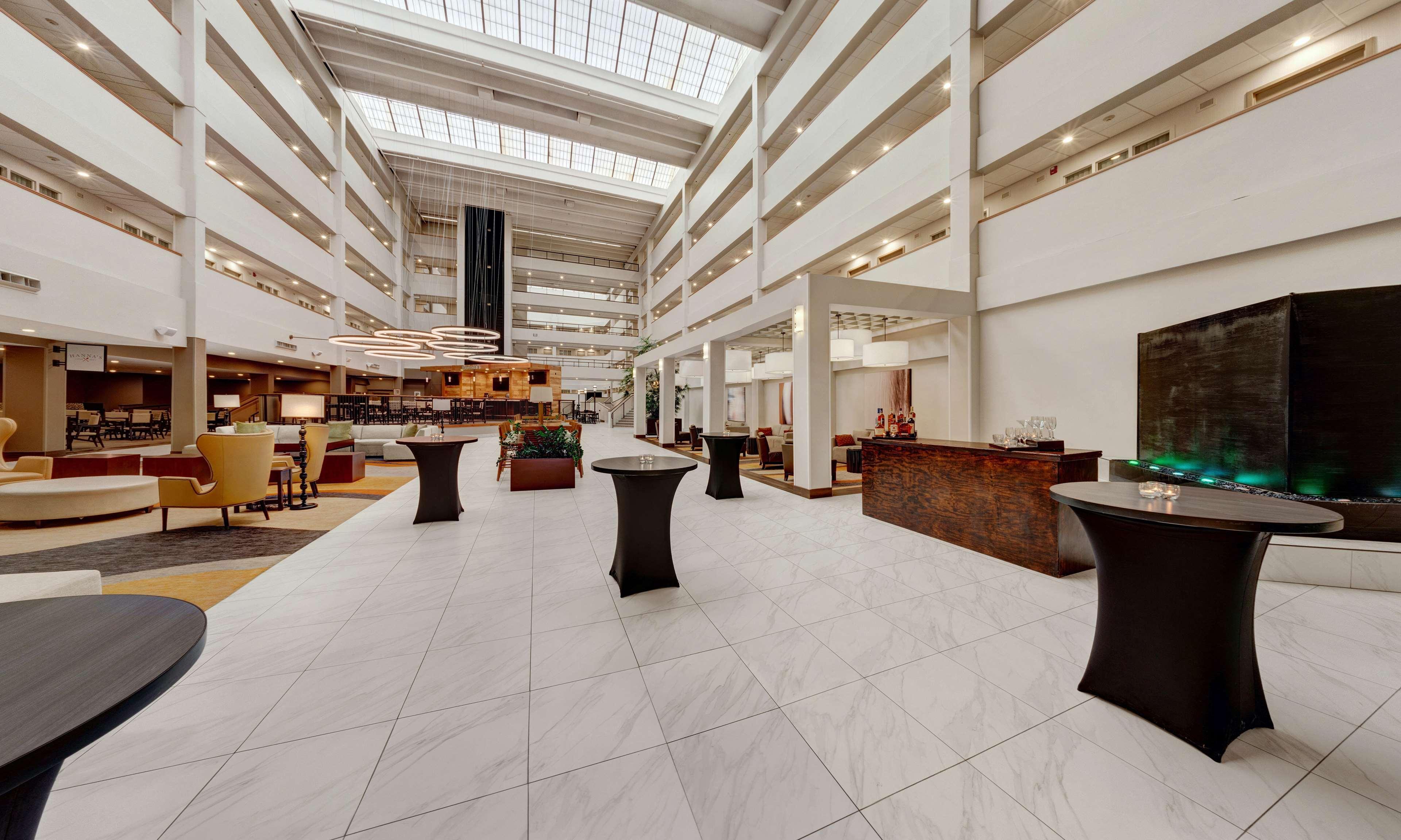 Embassy Suites By Hilton Milwaukee Brookfield Extérieur photo