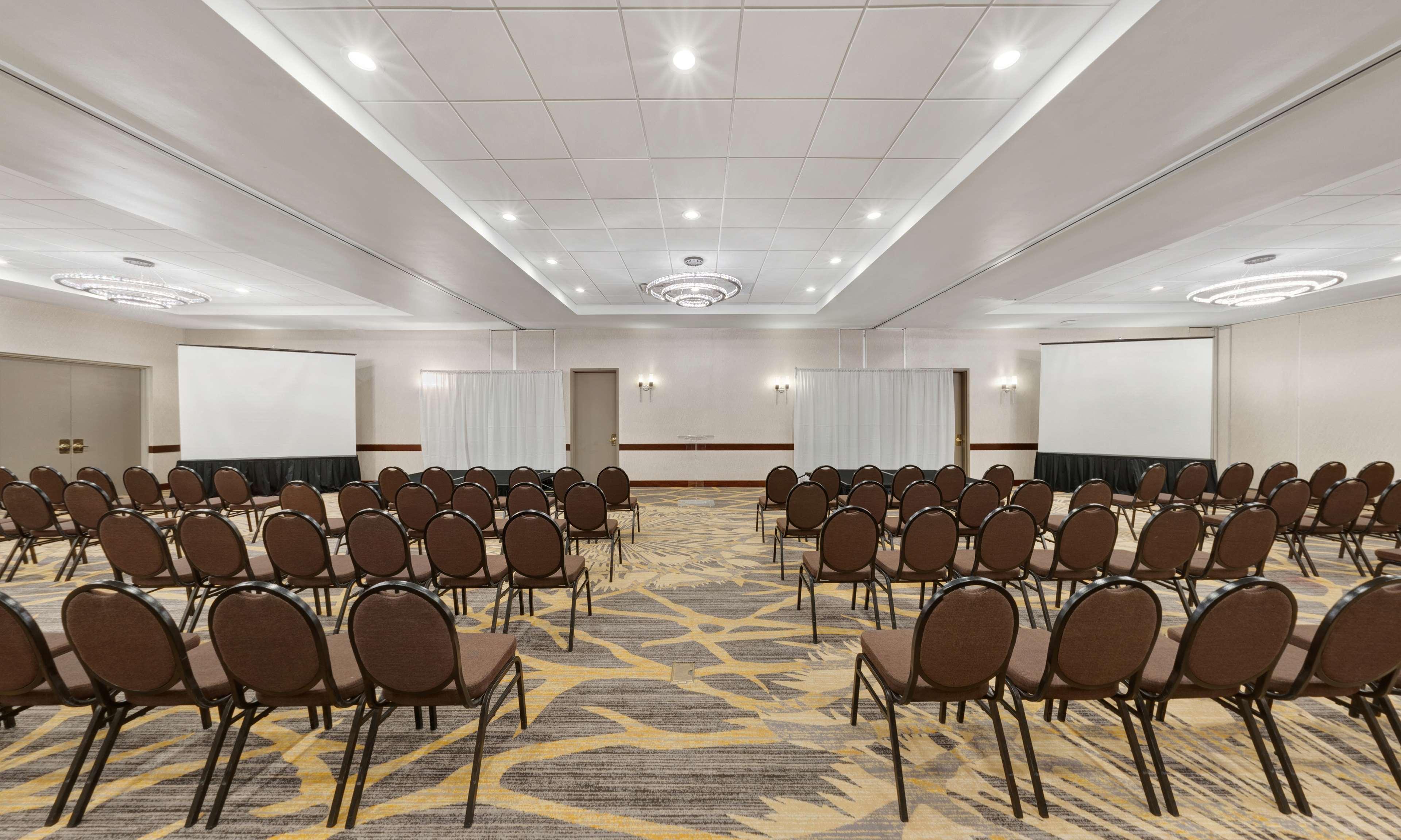 Embassy Suites By Hilton Milwaukee Brookfield Extérieur photo
