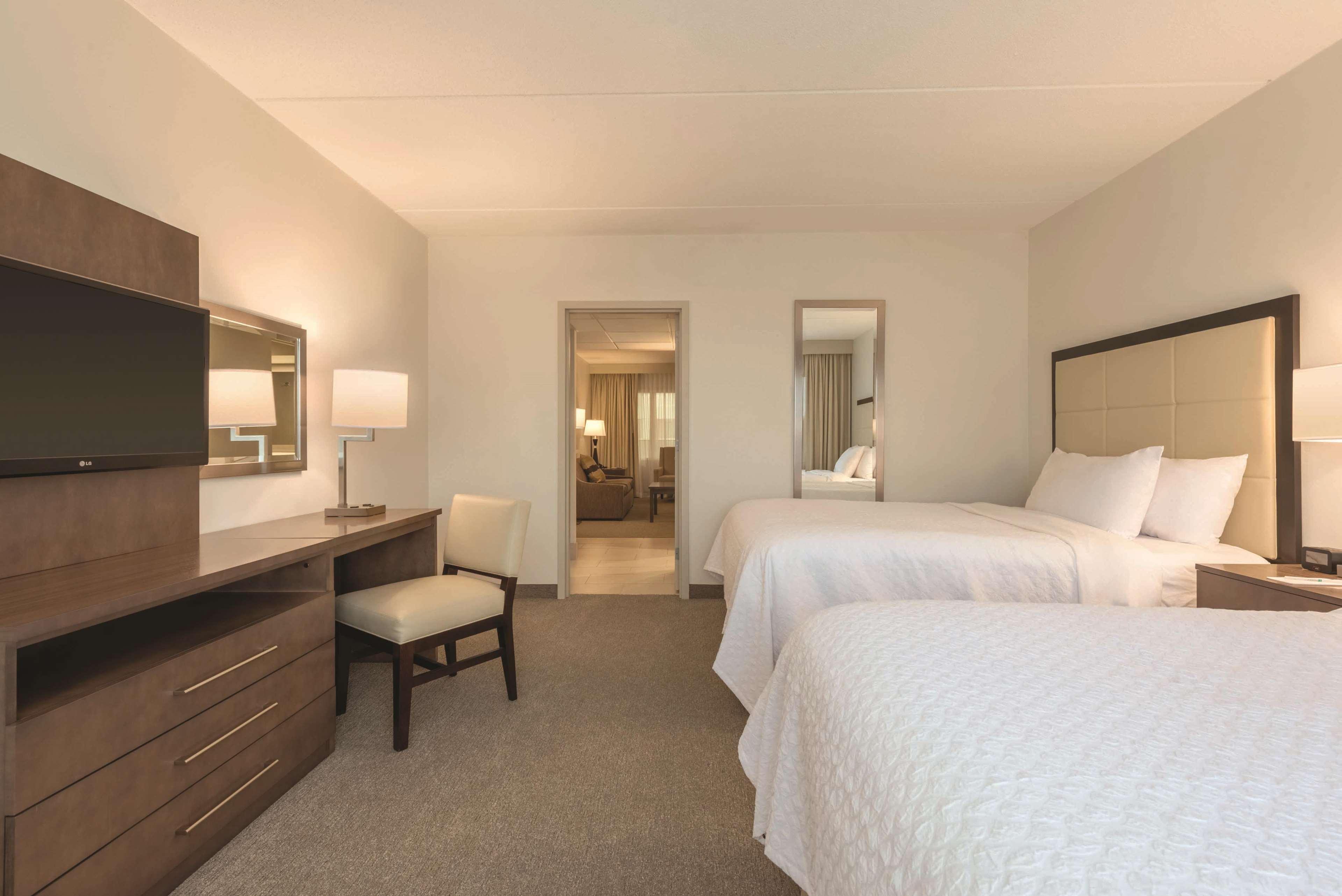 Embassy Suites By Hilton Milwaukee Brookfield Extérieur photo