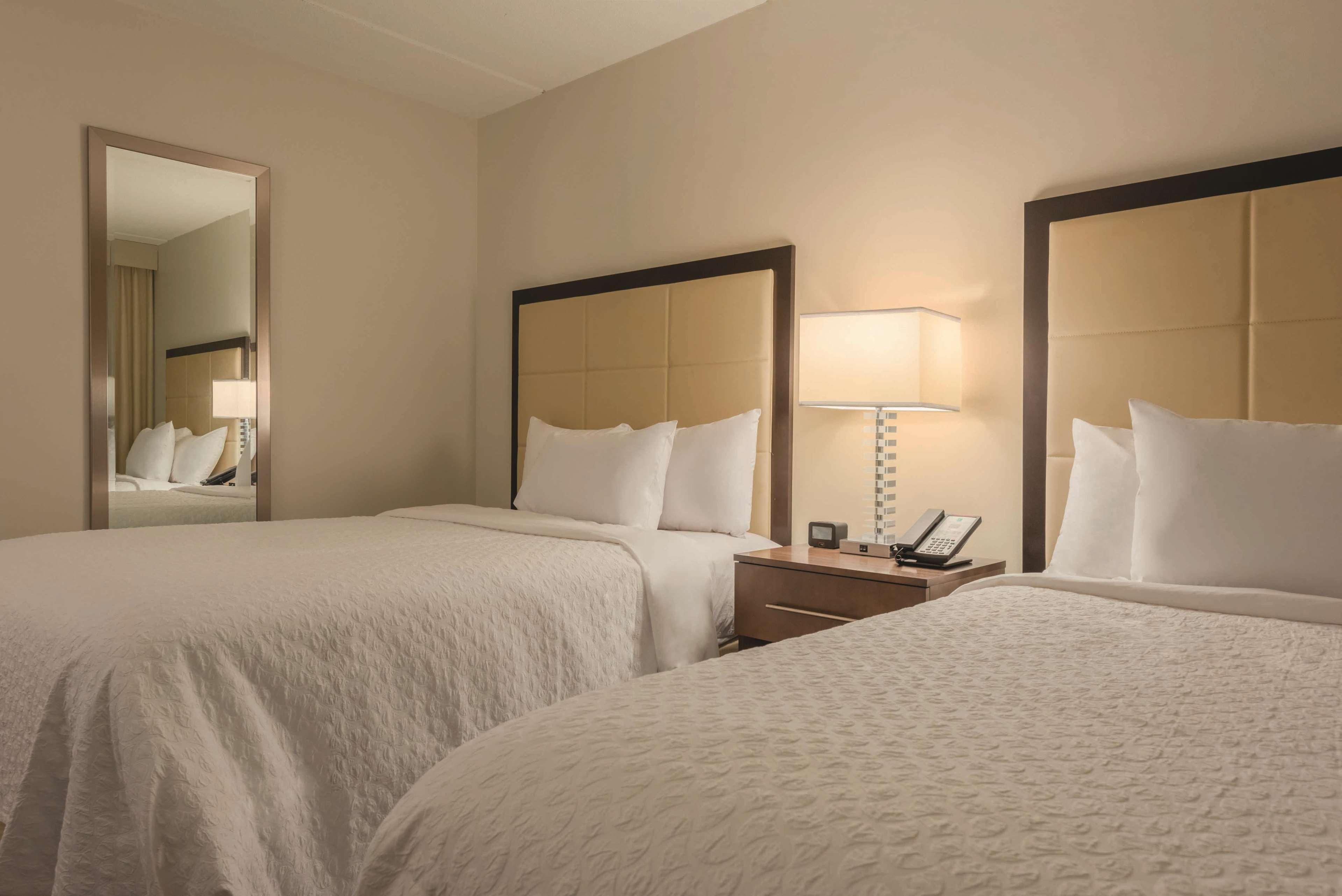 Embassy Suites By Hilton Milwaukee Brookfield Extérieur photo