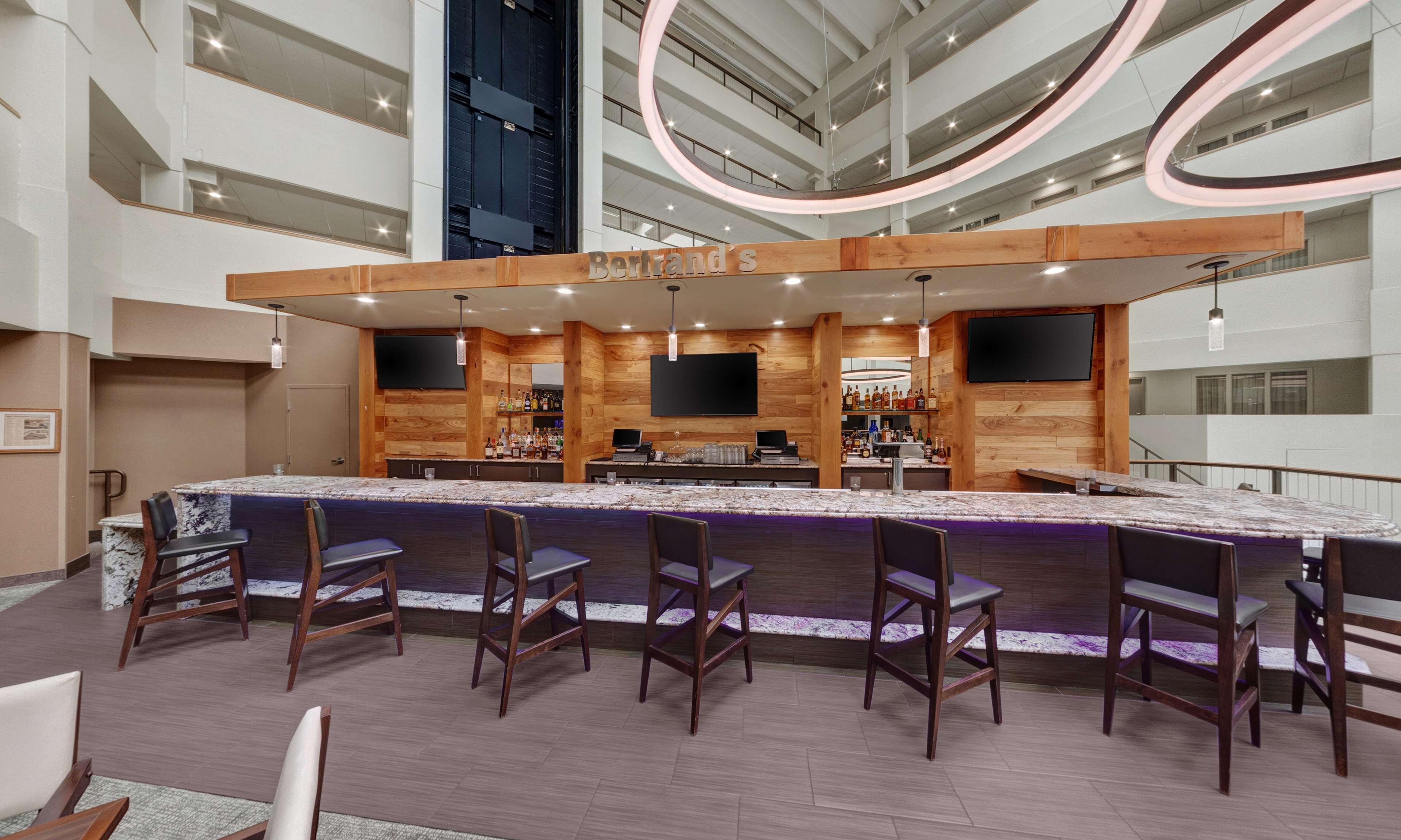 Embassy Suites By Hilton Milwaukee Brookfield Extérieur photo