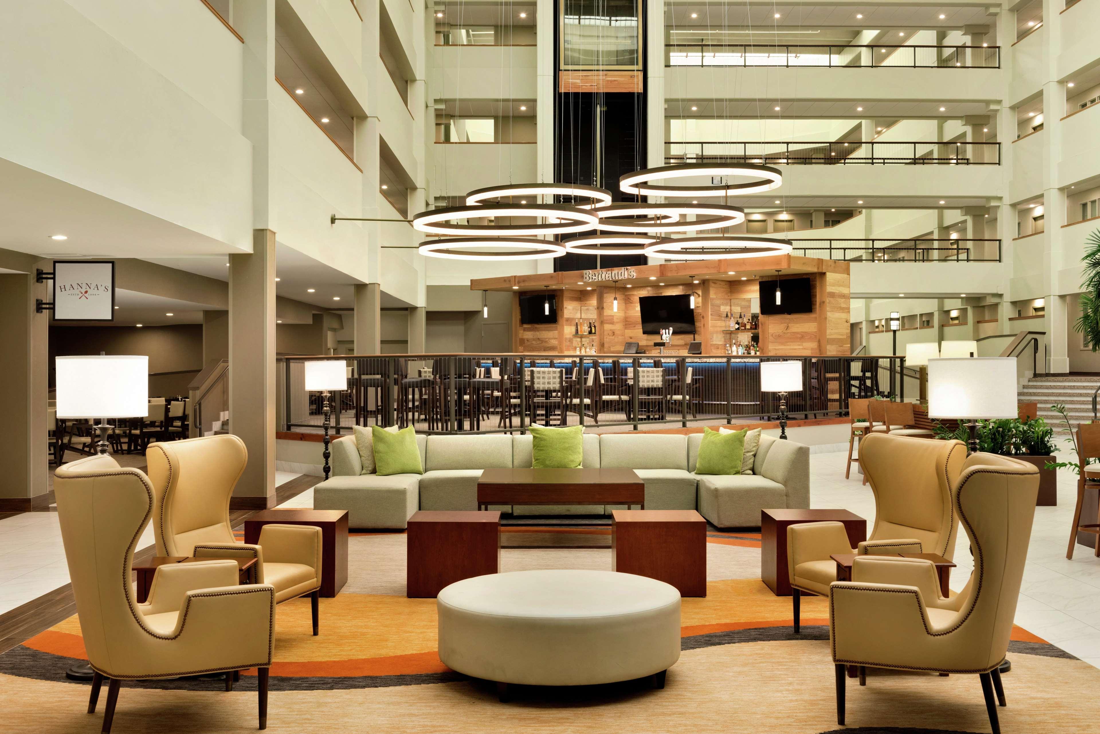 Embassy Suites By Hilton Milwaukee Brookfield Extérieur photo