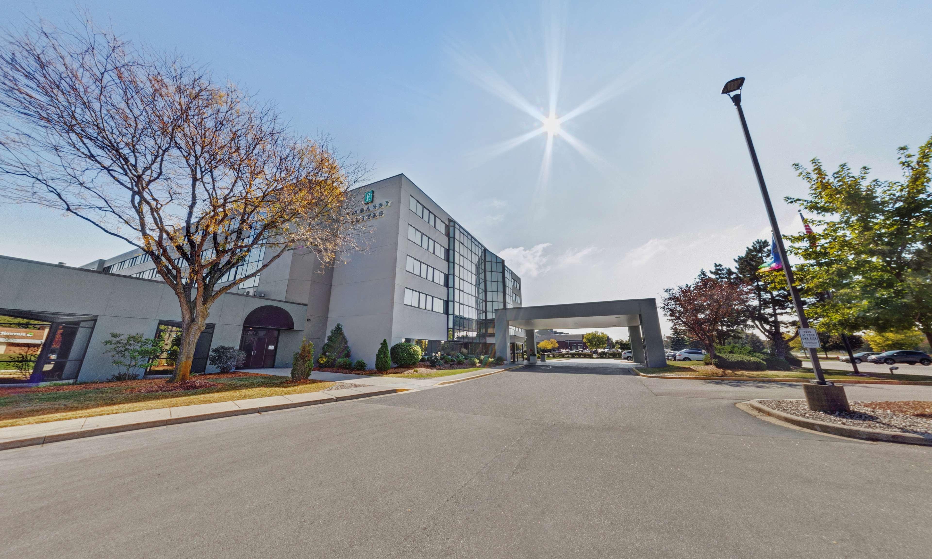 Embassy Suites By Hilton Milwaukee Brookfield Extérieur photo