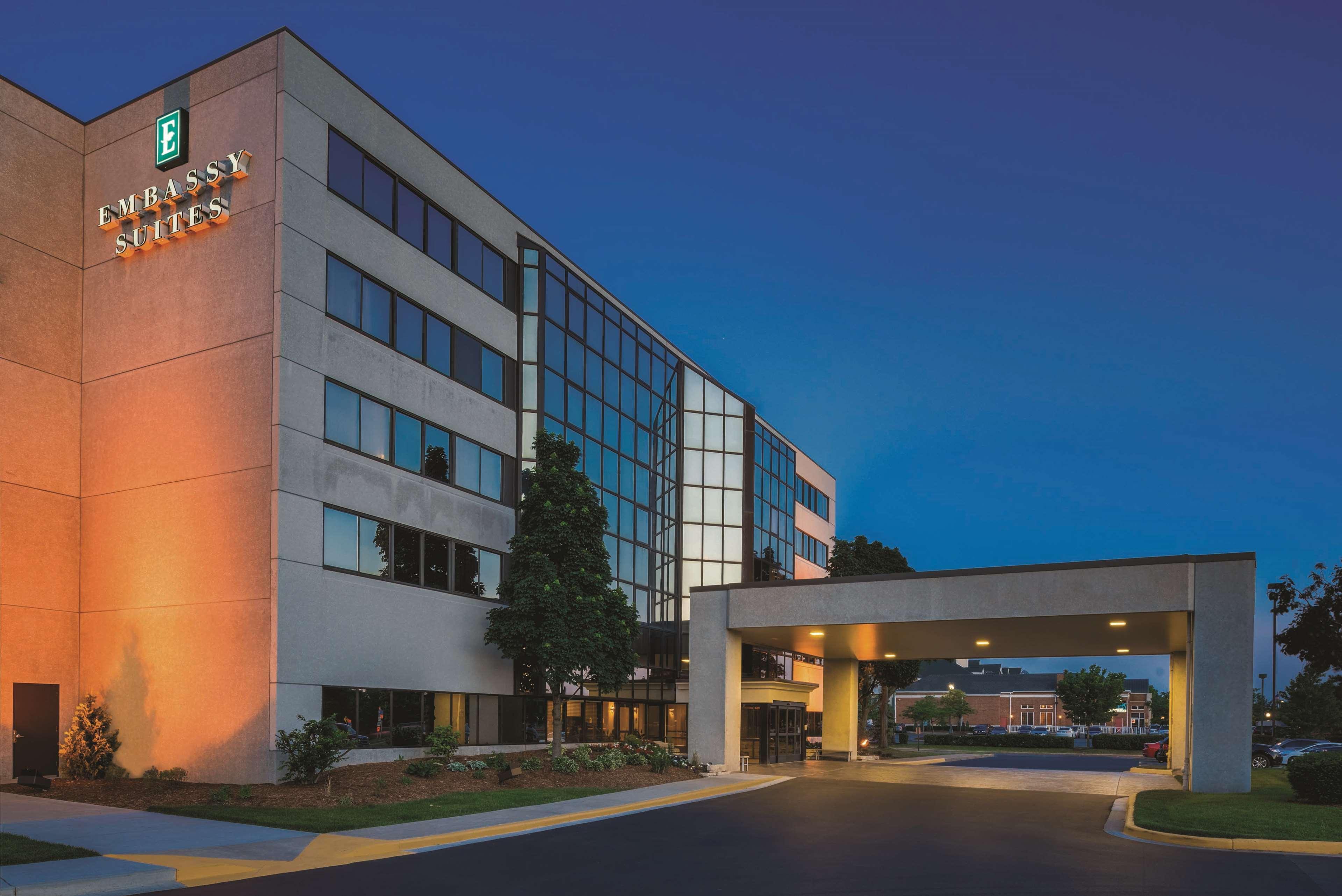 Embassy Suites By Hilton Milwaukee Brookfield Extérieur photo