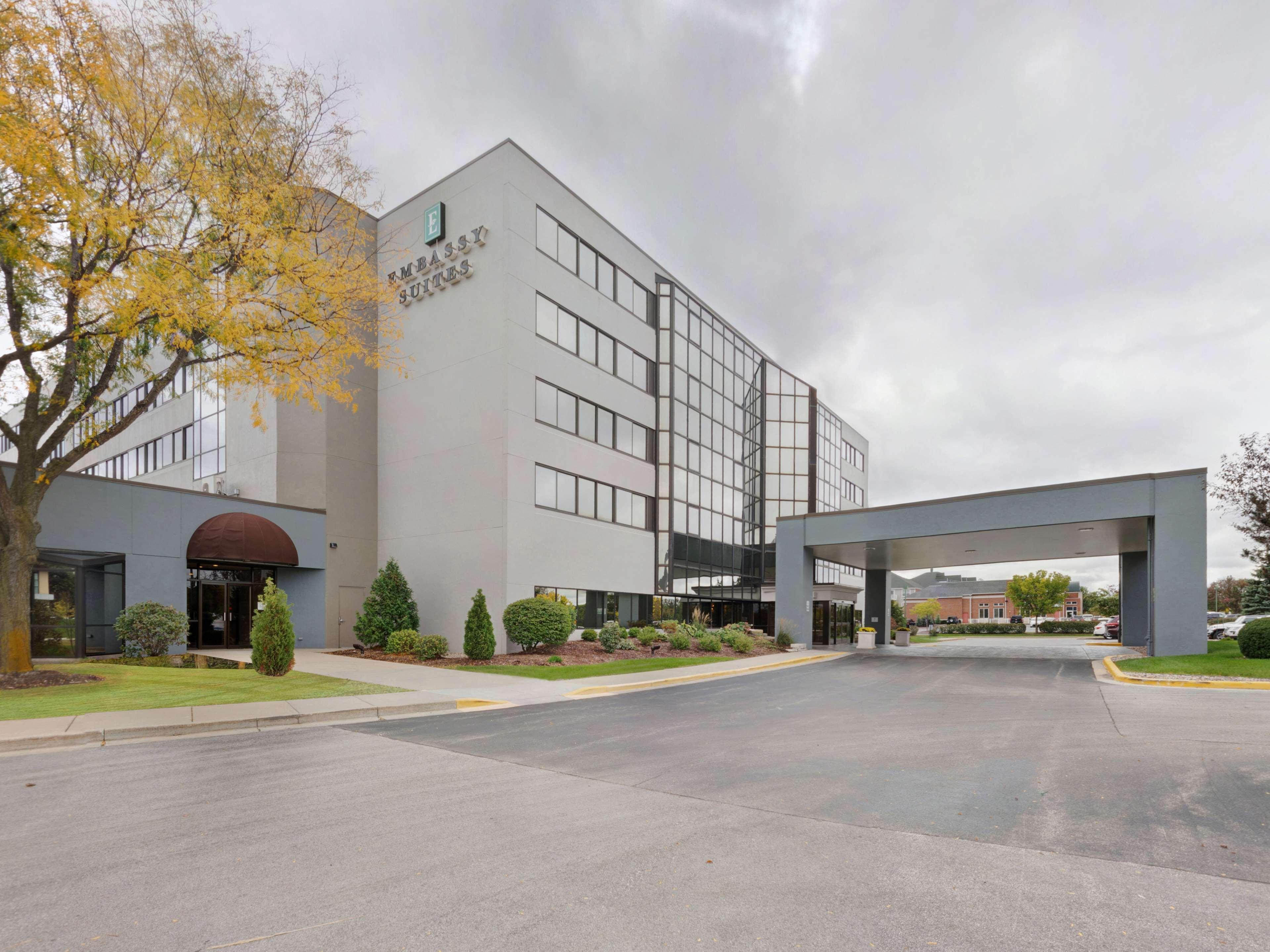 Embassy Suites By Hilton Milwaukee Brookfield Extérieur photo