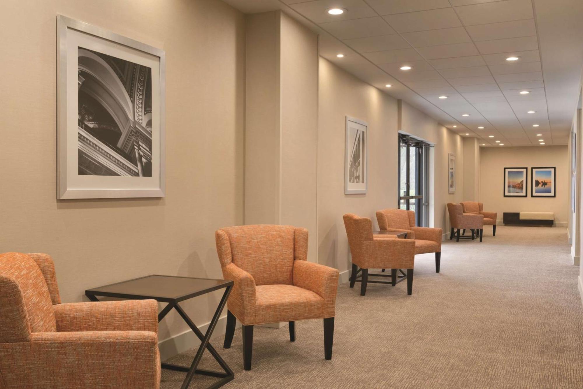 Embassy Suites By Hilton Milwaukee Brookfield Extérieur photo