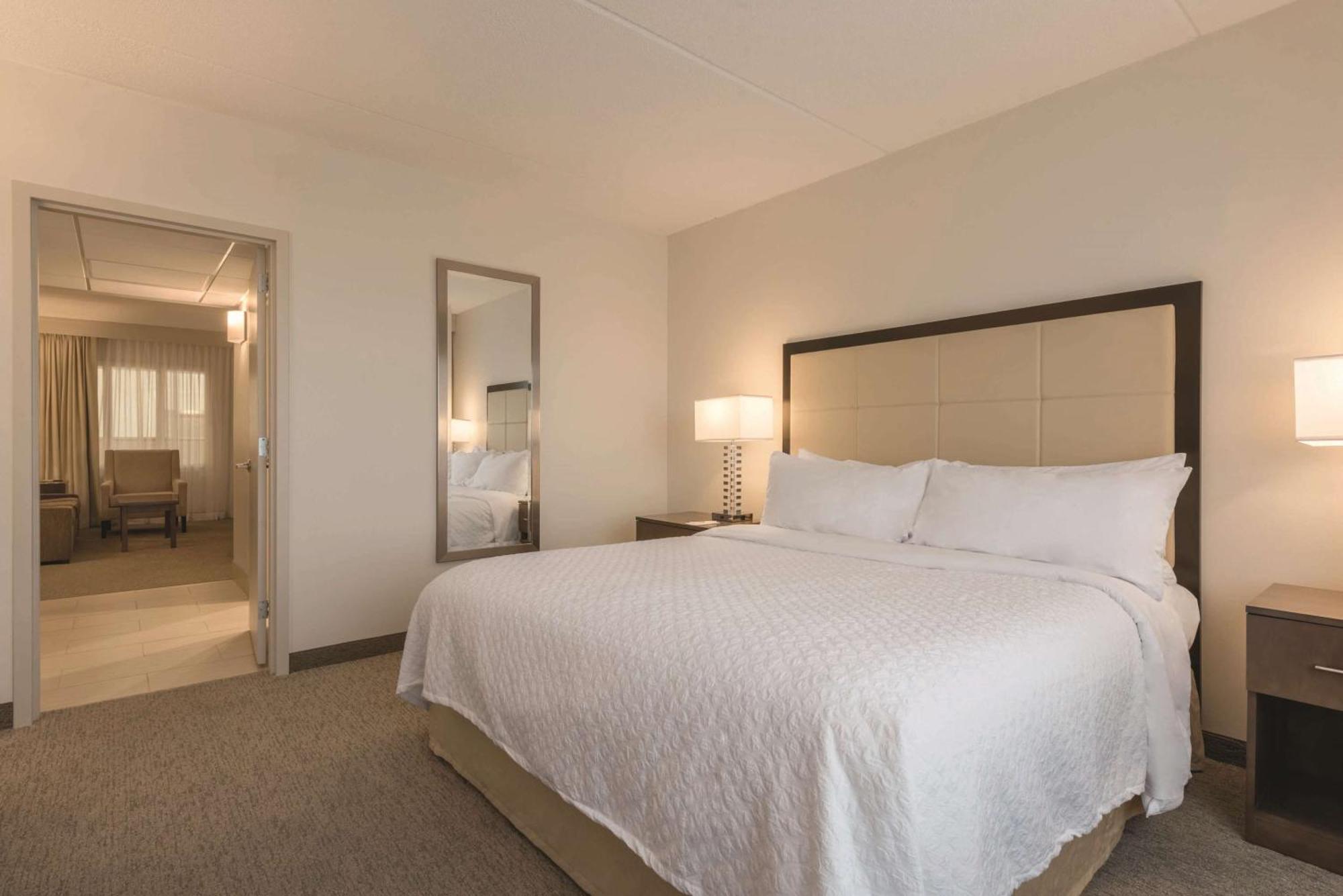 Embassy Suites By Hilton Milwaukee Brookfield Extérieur photo