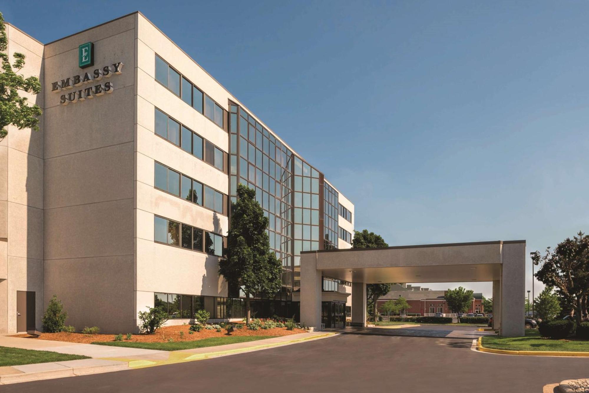 Embassy Suites By Hilton Milwaukee Brookfield Extérieur photo