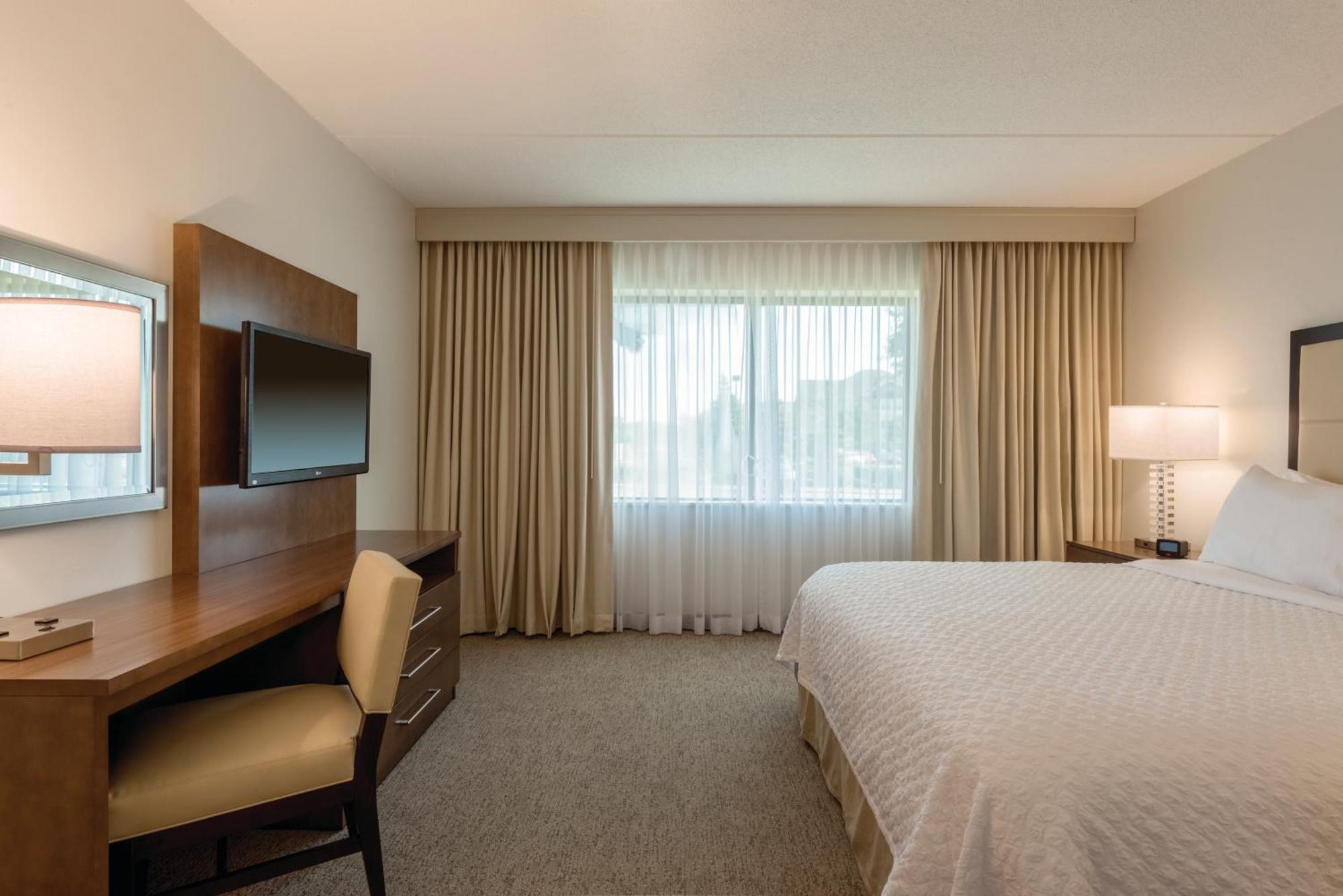 Embassy Suites By Hilton Milwaukee Brookfield Extérieur photo